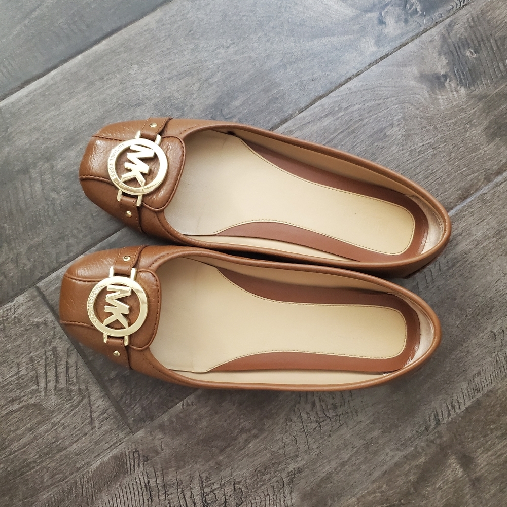 Michael Kors brown flats / shoes with gold MK logo